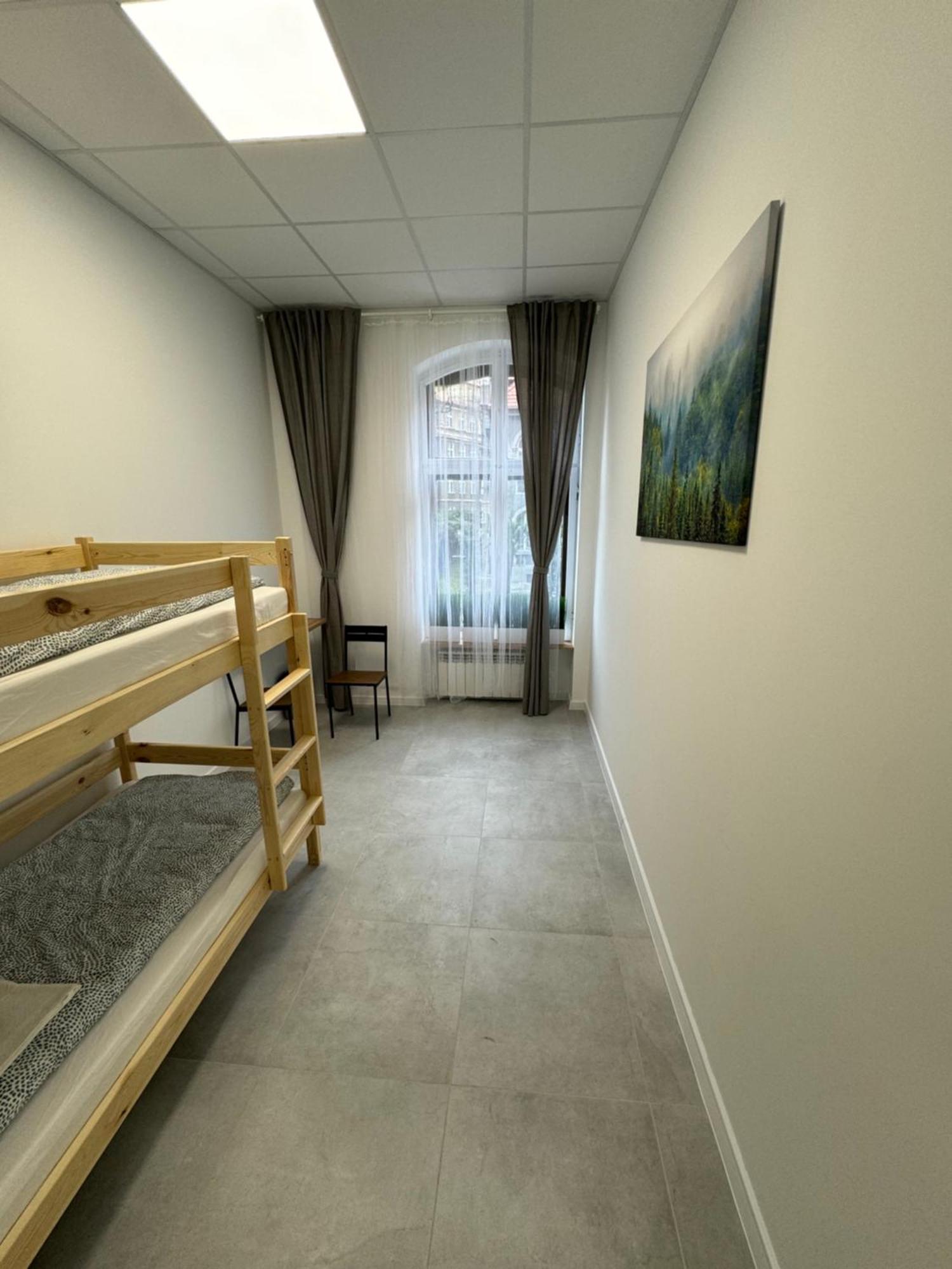 Hostel - 24h Parking